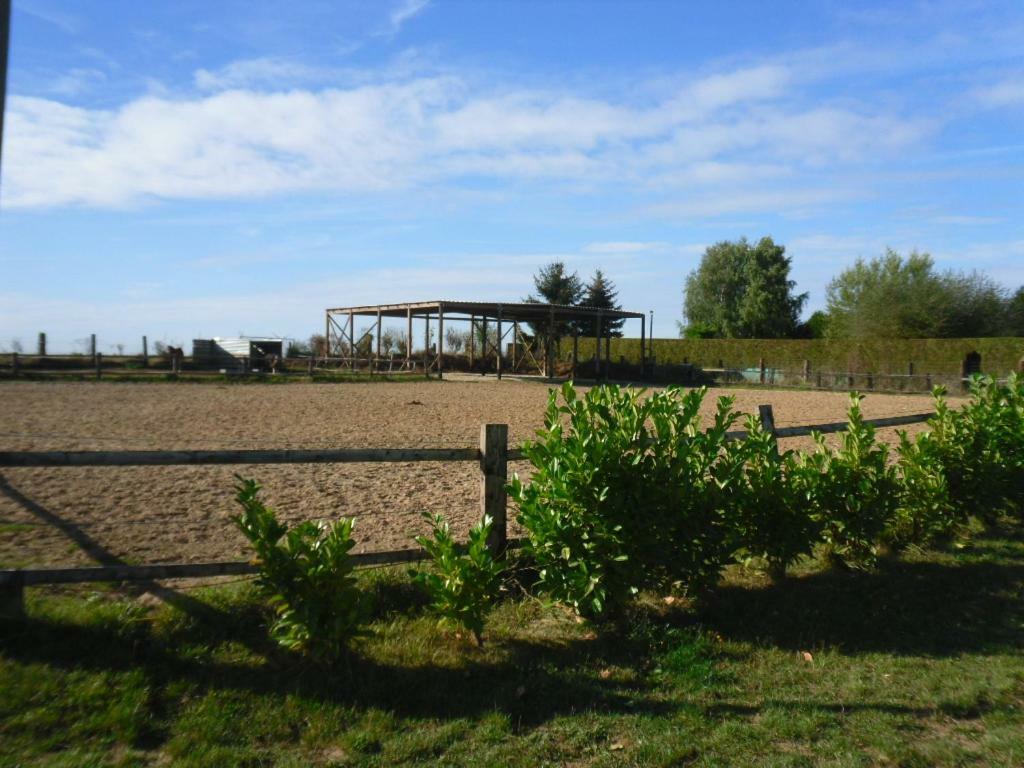 La Mini Ferme De Maelou Villa Sermaises Екстериор снимка
